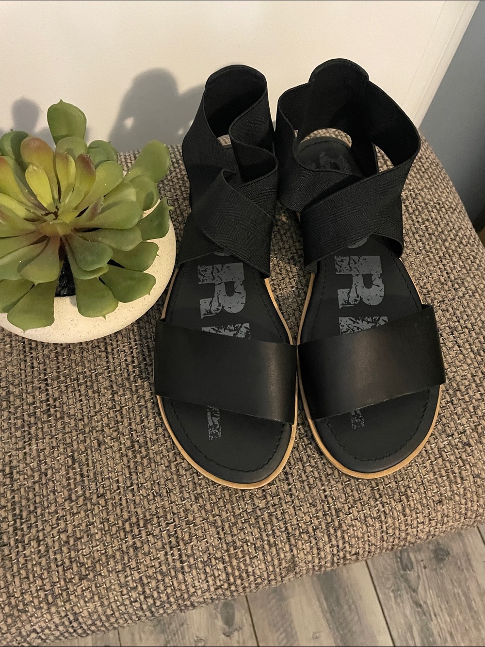Sorel Black Strappy Elastic Back Sandals